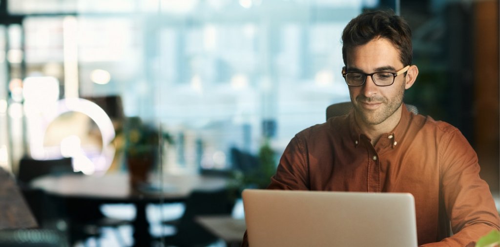 Immobilienverwalter bei einem Online-Seminar des VDIV Deutschland