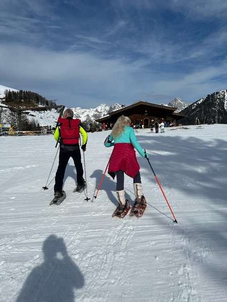 Teilnehmer der VDIV-Wintertagung 2024 beim Skifahren 