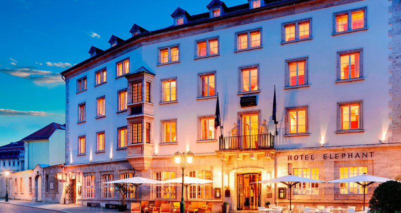Kongresshotel Immobilienverwalterkongress Forum Zukunft Außenansicht Hotel Elephant Weimar in der Abendsonne