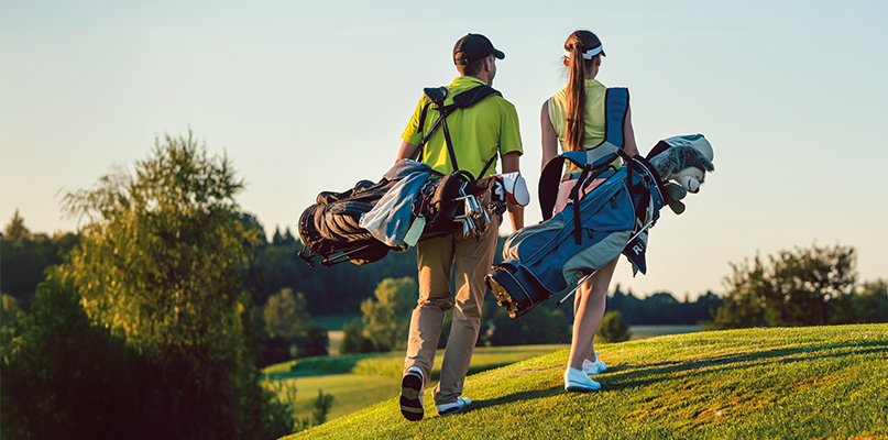 VDIV Golf Cup 2026 in Weimar - Golfer auf dem Weg zum Abschlag