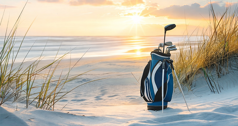 VDIV Golf Turniere - im Norden mit Golfbag am Ostseestrand in Warnemünde