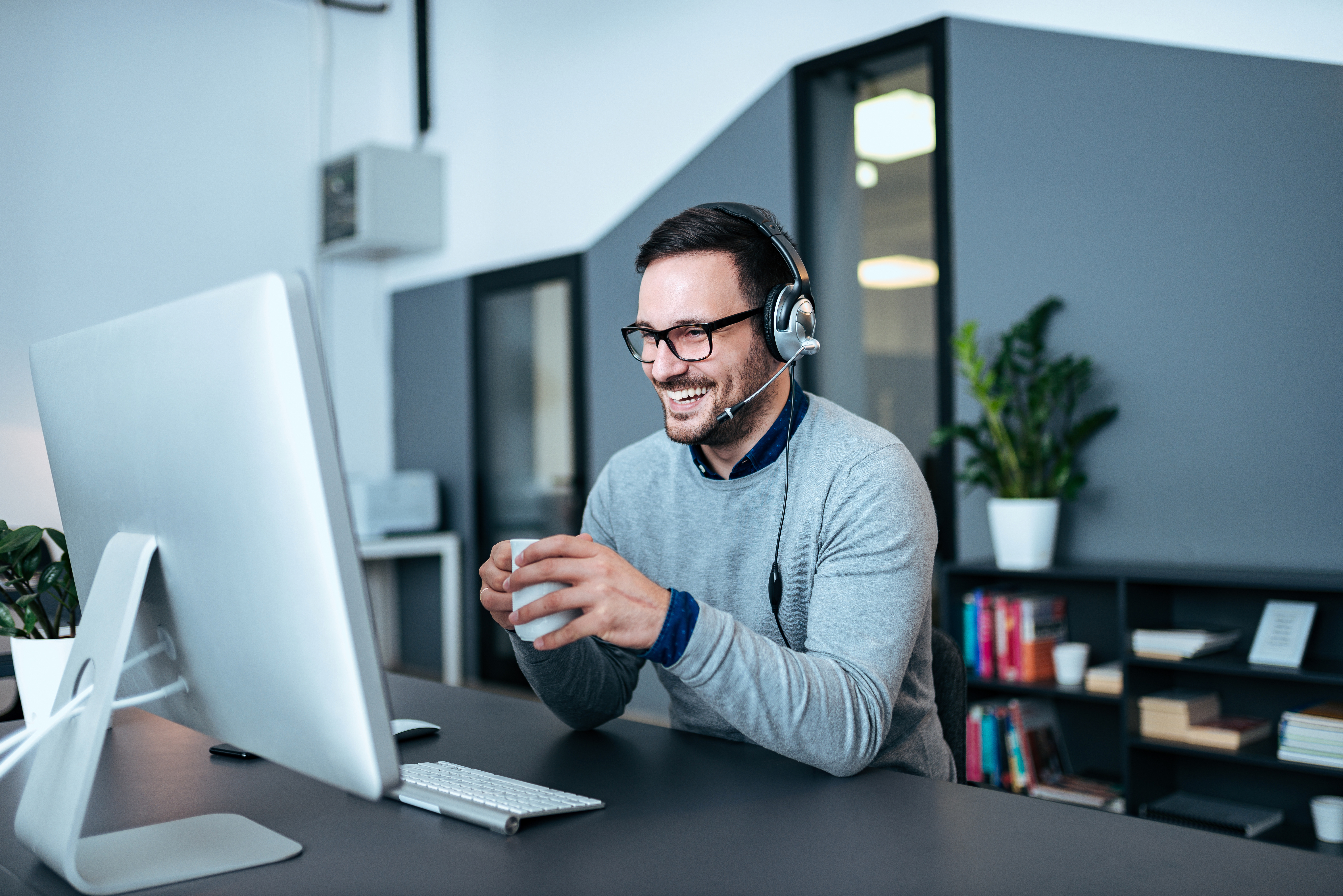 Immobbilienverwalter arbeitet im Homeoffice