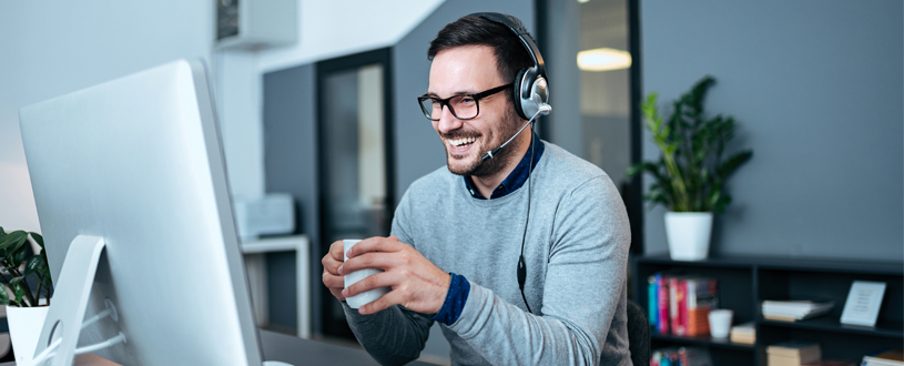 Immobilienverwalter arbeitet im Homeoffice